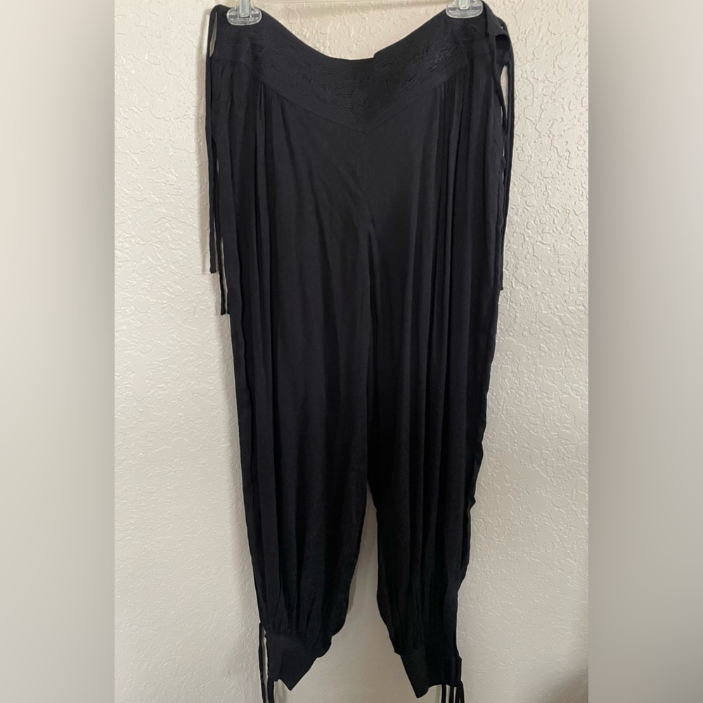 Black boho pants free pooper new never worn no tags